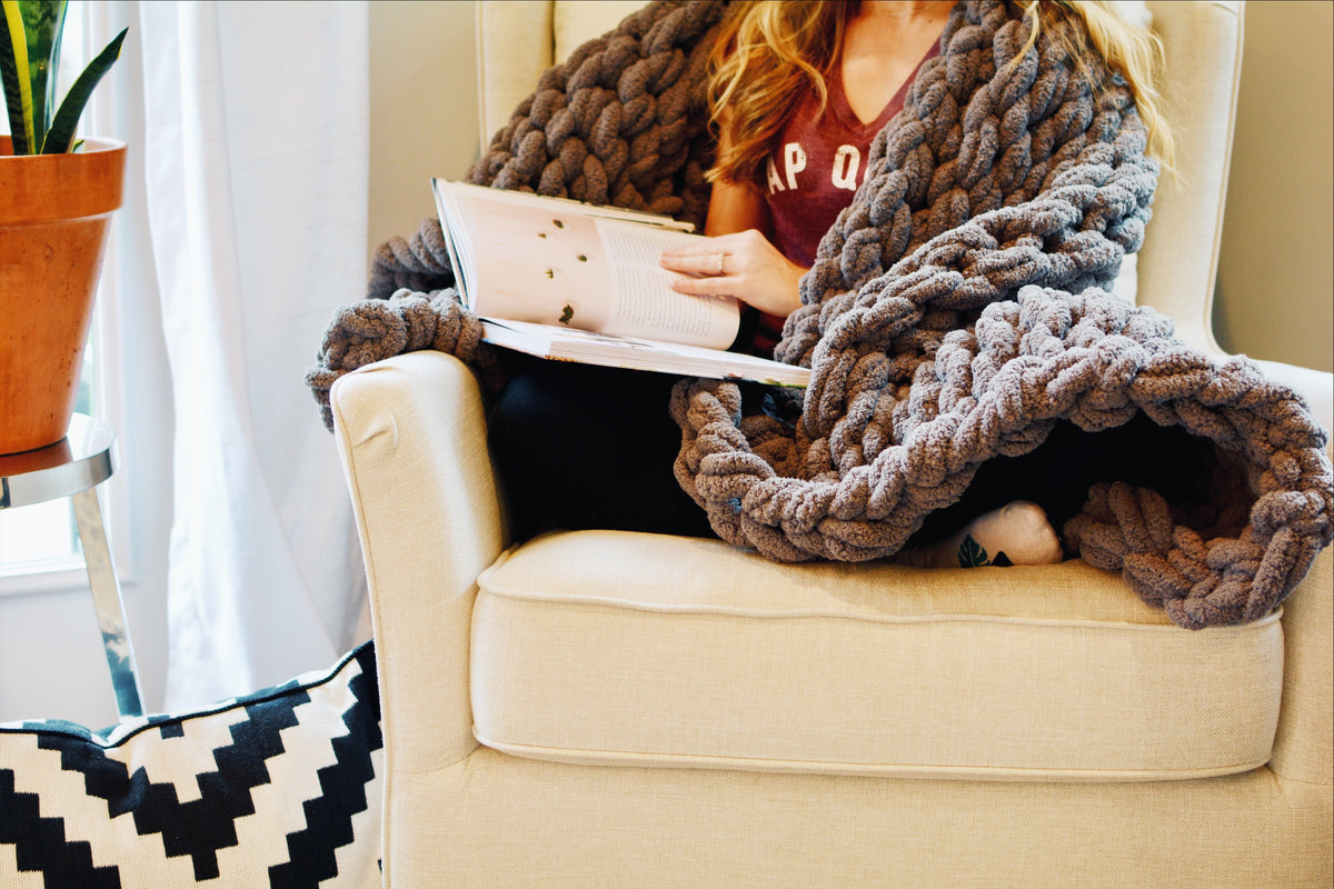 Chunky Knit Blanket in Dark Gray Comfy Sunday