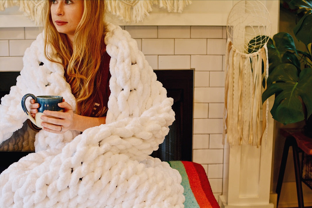 Chunky Knit Blanket in White Comfy Sunday